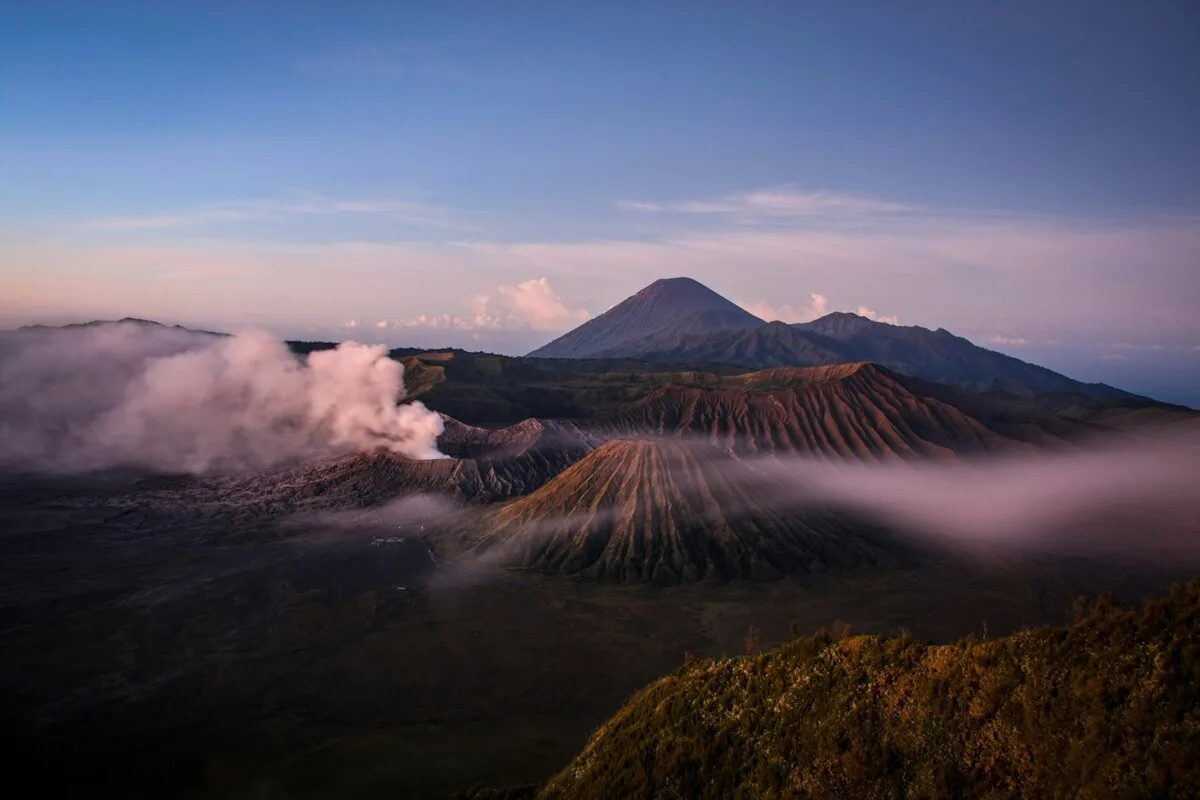 10-puncak-tertinggi-indonesia:-destinasi-wajib-para-pendaki!