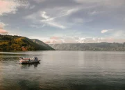 10 Danau Terbesar di Dunia, Salah Satunya Ada di Indonesia!