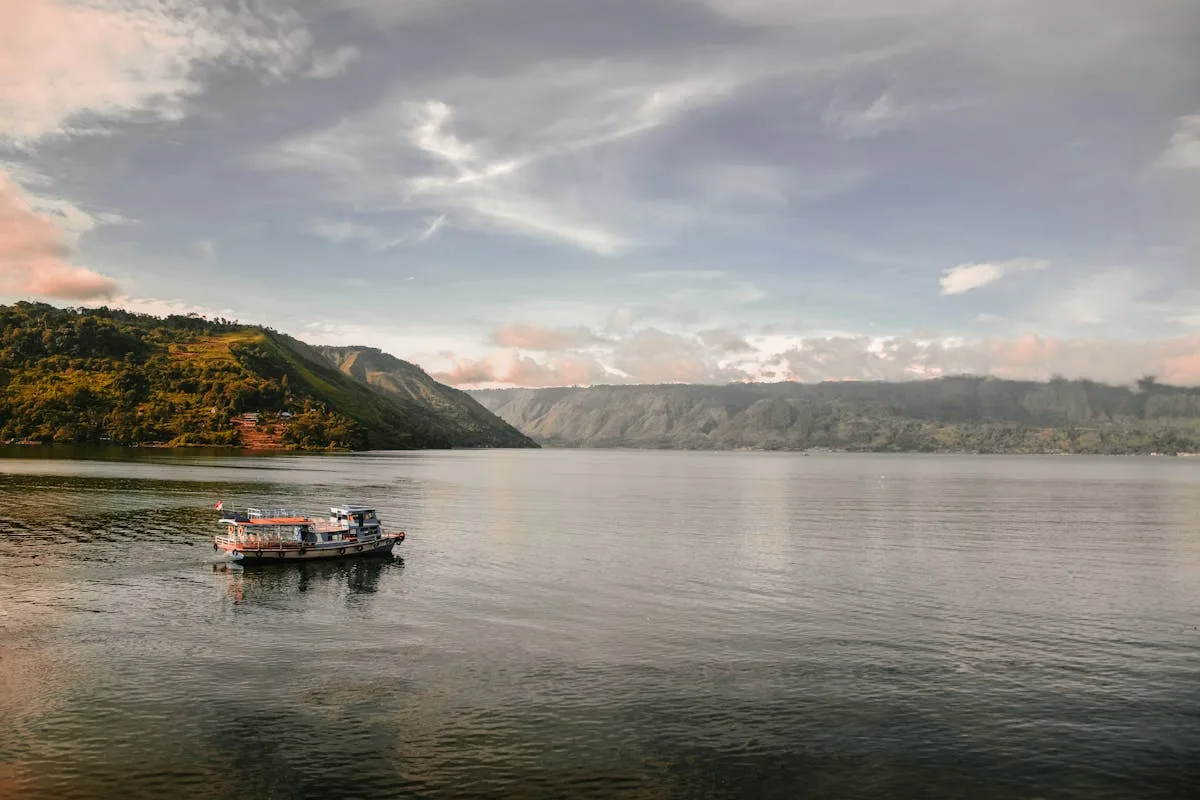 10-danau-terbesar-di-dunia,-salah-satunya-ada-di-indonesia!