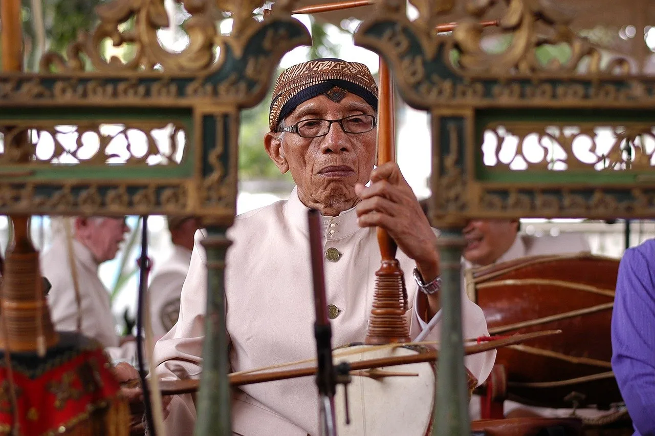 mengenal-12-alat-musik-jawa-timur-dan-cara-memainkannya