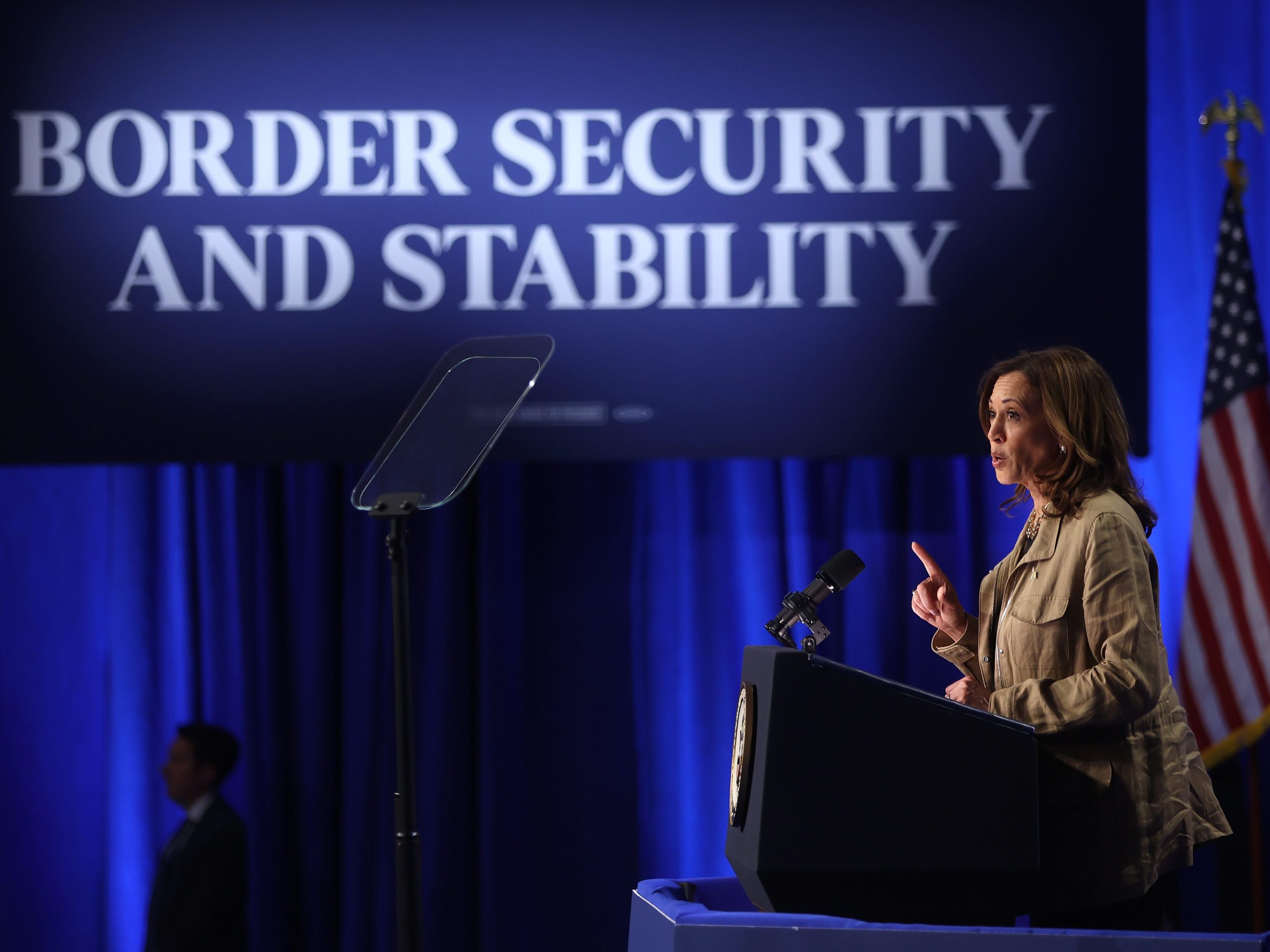 kunjungan-harris-ke-perbatasan-tidak-hanya-ditujukan-ke-arizona-imigrasi-juga-akan-mempengaruhi-pemilih-di-negara-bagian-yang-jauhnya-ribuan-mil-jauhnya.