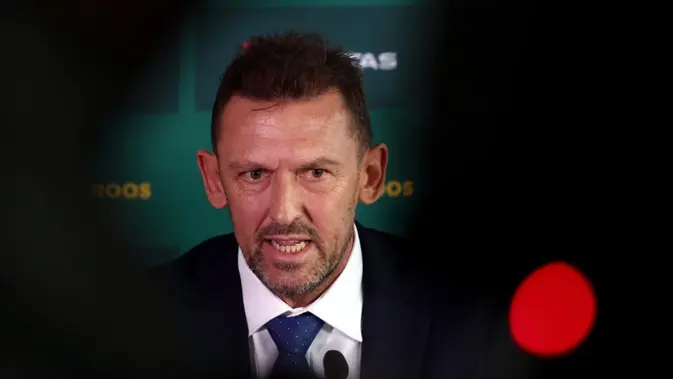 eks-bek-lazio-dan-fiorentina-dampingi-tony-popovic-di-staf-pelatih-timnas-australia