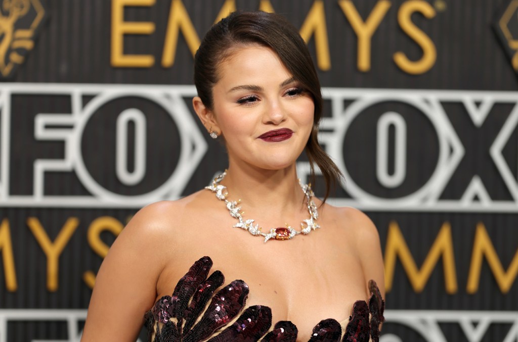 selena-gomez-‘bersyukur’-menjadi-miliarder,-meski-‘tidak-senang-berbicara-tentang-uang’