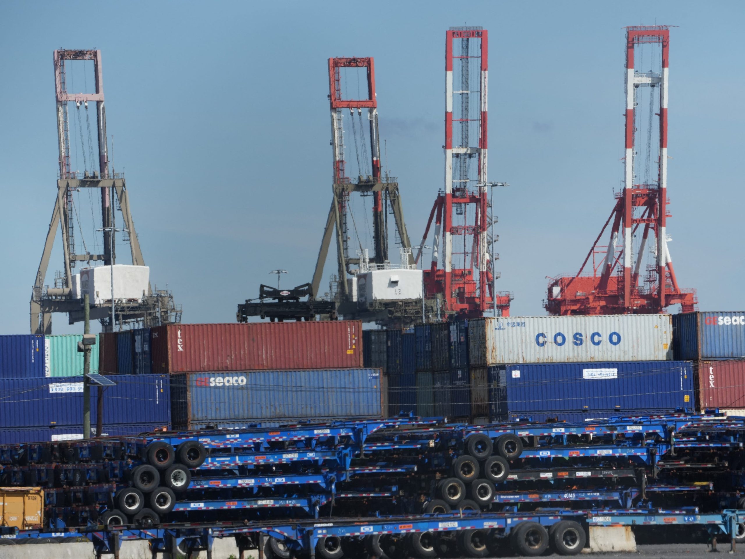 pekerja-pelabuhan-di-pantai-timur-dan-teluk-telah-sepakat-untuk-menunda-pemogokan-setelah-mencapai-kesepakatan-untuk-mendapatkan-upah-yang-lebih-baik