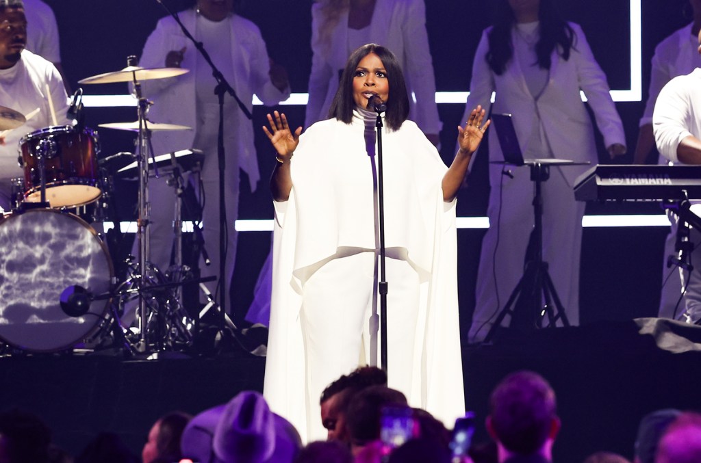 cece-winans,-brandon-lake-&-forrest-frank-memimpin-pemenang-di-penghargaan-gma-dove-tahunan-ke-55