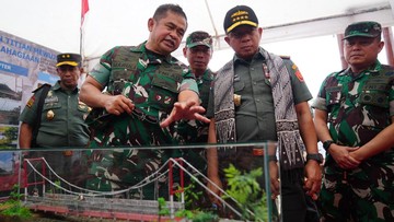 panglima-tni-dan-kasad-resmikan-instalasi-pompa-hidram-bantu-petani