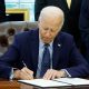 biden-menandatangani-perintah-eksekutif-untuk-mempercepat-pembangunan-infrastruktur-ai-di-as