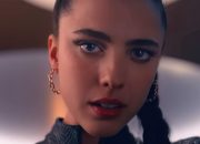 Begini Cara Beyoncé & Dua Lipa Menginspirasi Karakter Margaret Qualley di ‘The Substance’