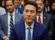 CEO TikTok akan bergabung dengan para maestro teknologi lainnya pada pelantikan Donald Trump
