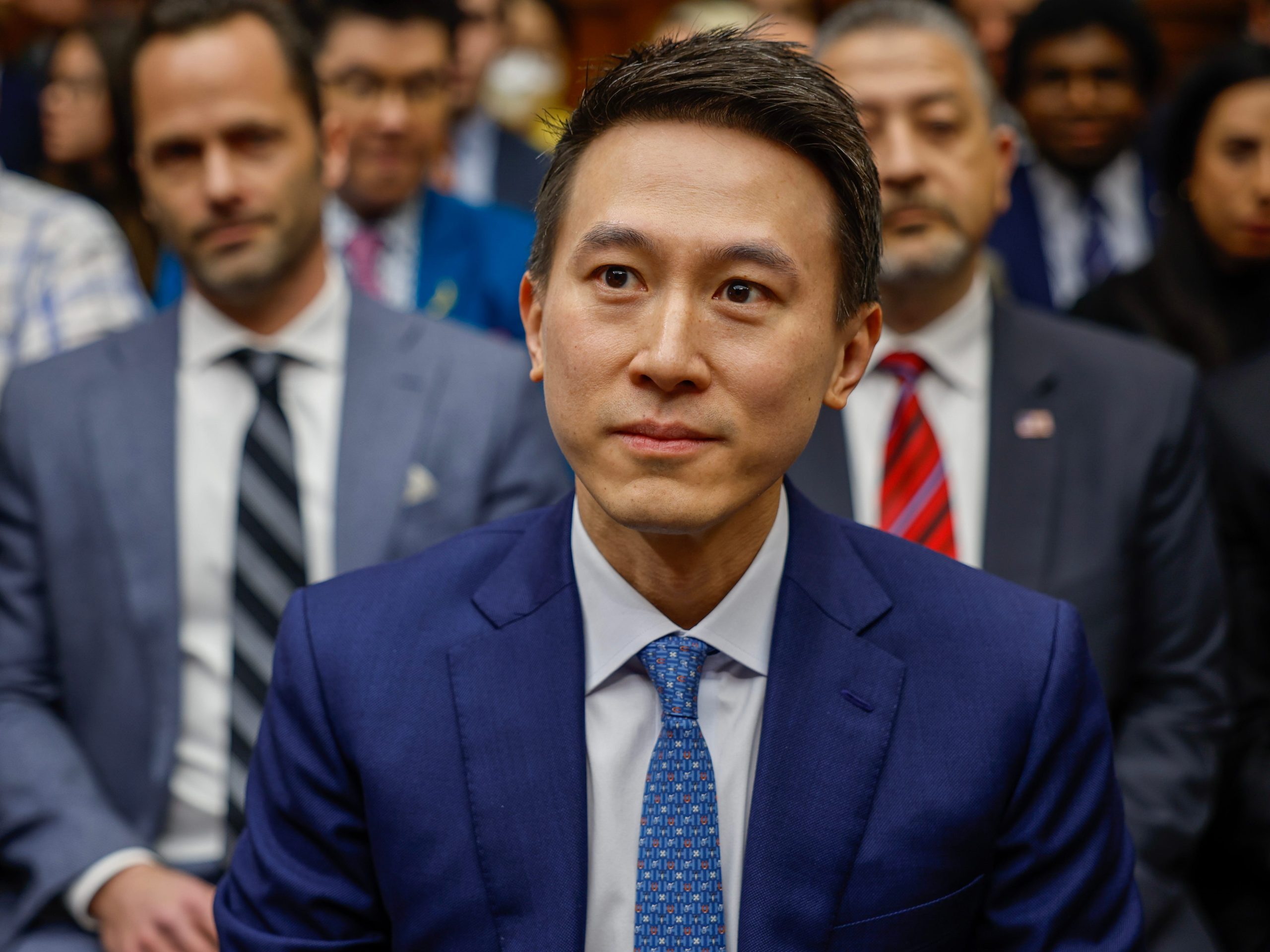 ceo-tiktok-akan-bergabung-dengan-para-maestro-teknologi-lainnya-pada-pelantikan-donald-trump