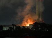 Pembangkit listrik tenaga baterai raksasa terbakar di California