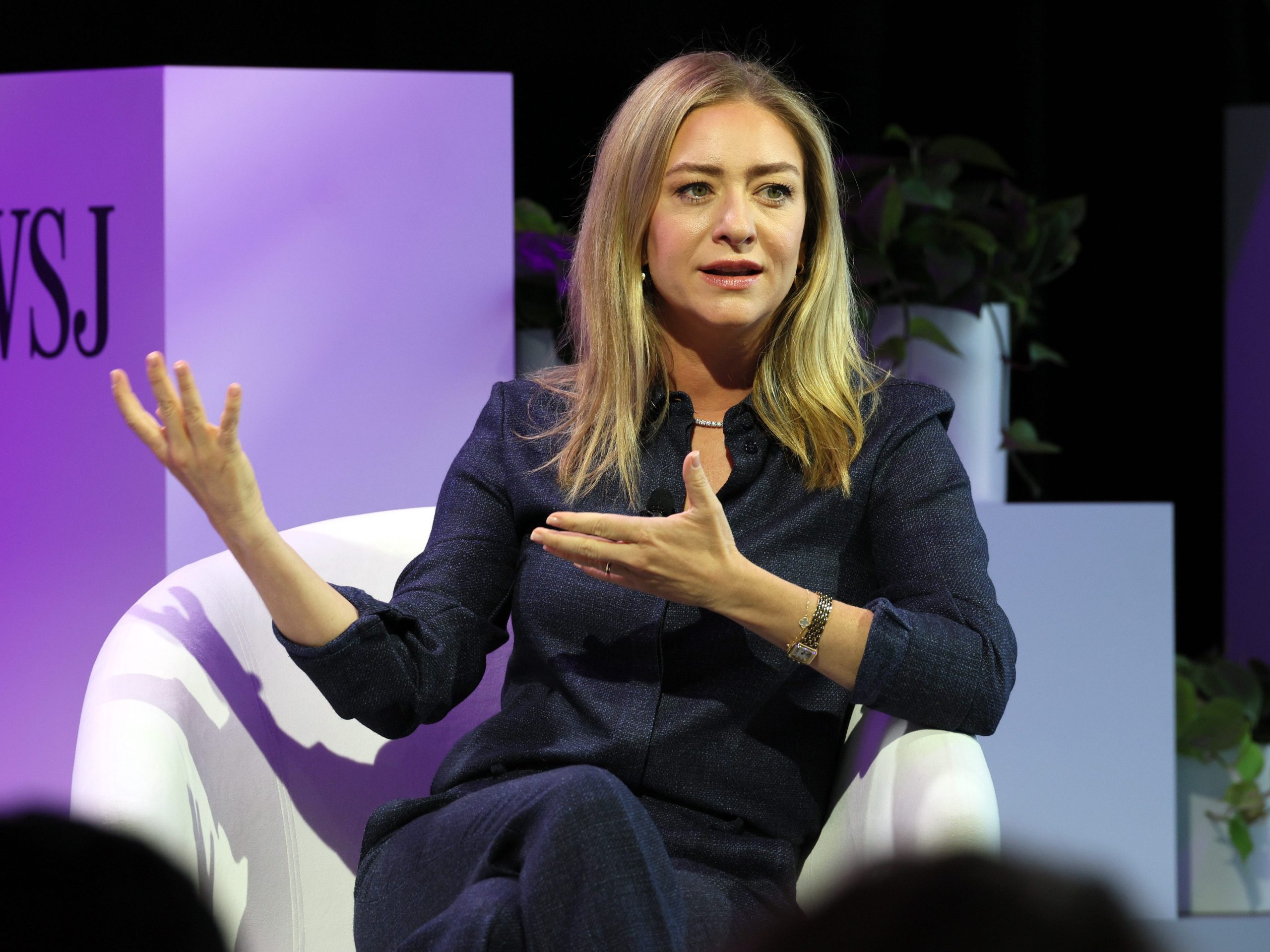 salah-satu-pendiri-bumble,-whitney-wolfe-herd,-kembali-sebagai-ceo-lihatlah-karir-dan-kehidupan-mewahnya.
