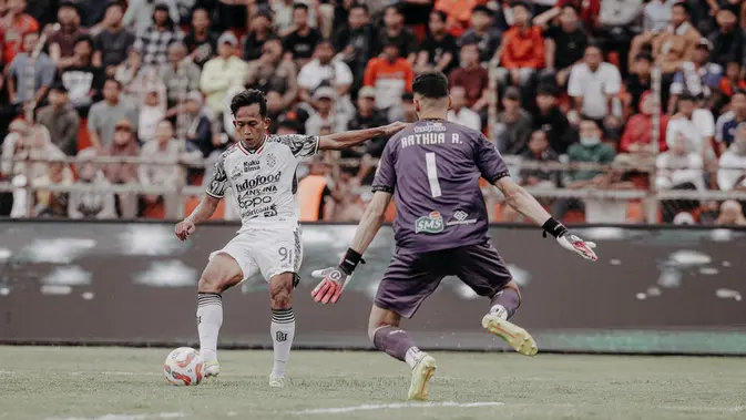 bri-liga-1:-deja-vu-semen-padang,-kartu-merah-berujung-petaka-saat-dipermak-bali-united