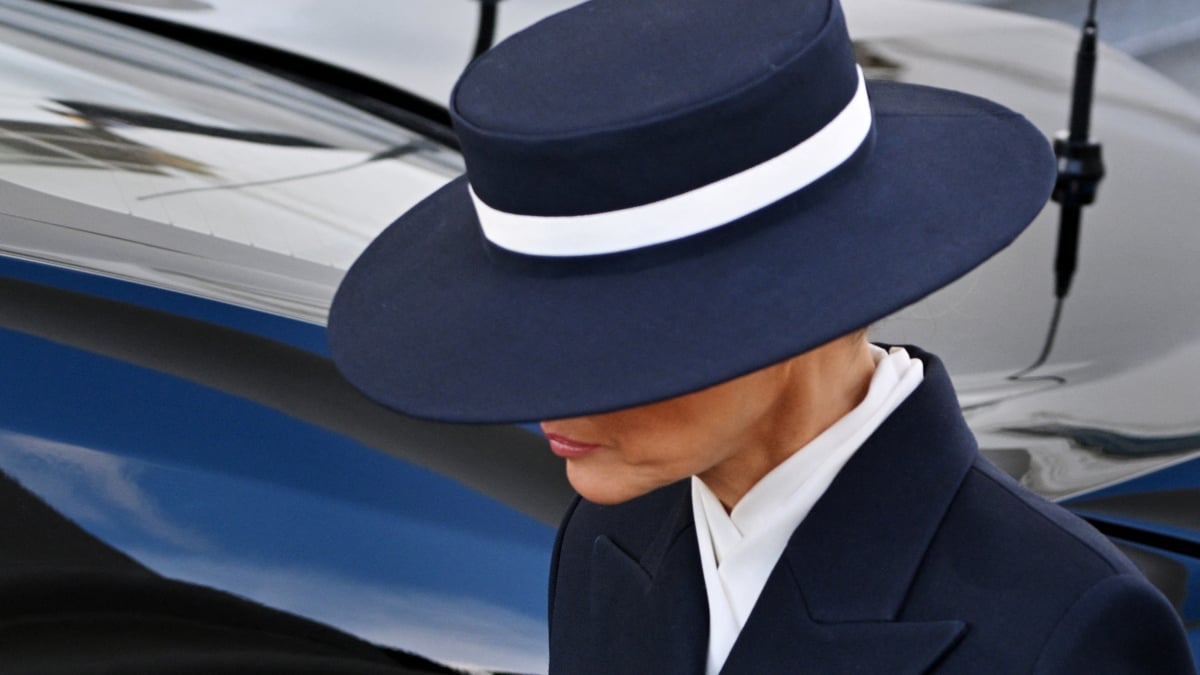 topi-pelantikan-melania-trump-mirip-dengan-carmen-sandiego