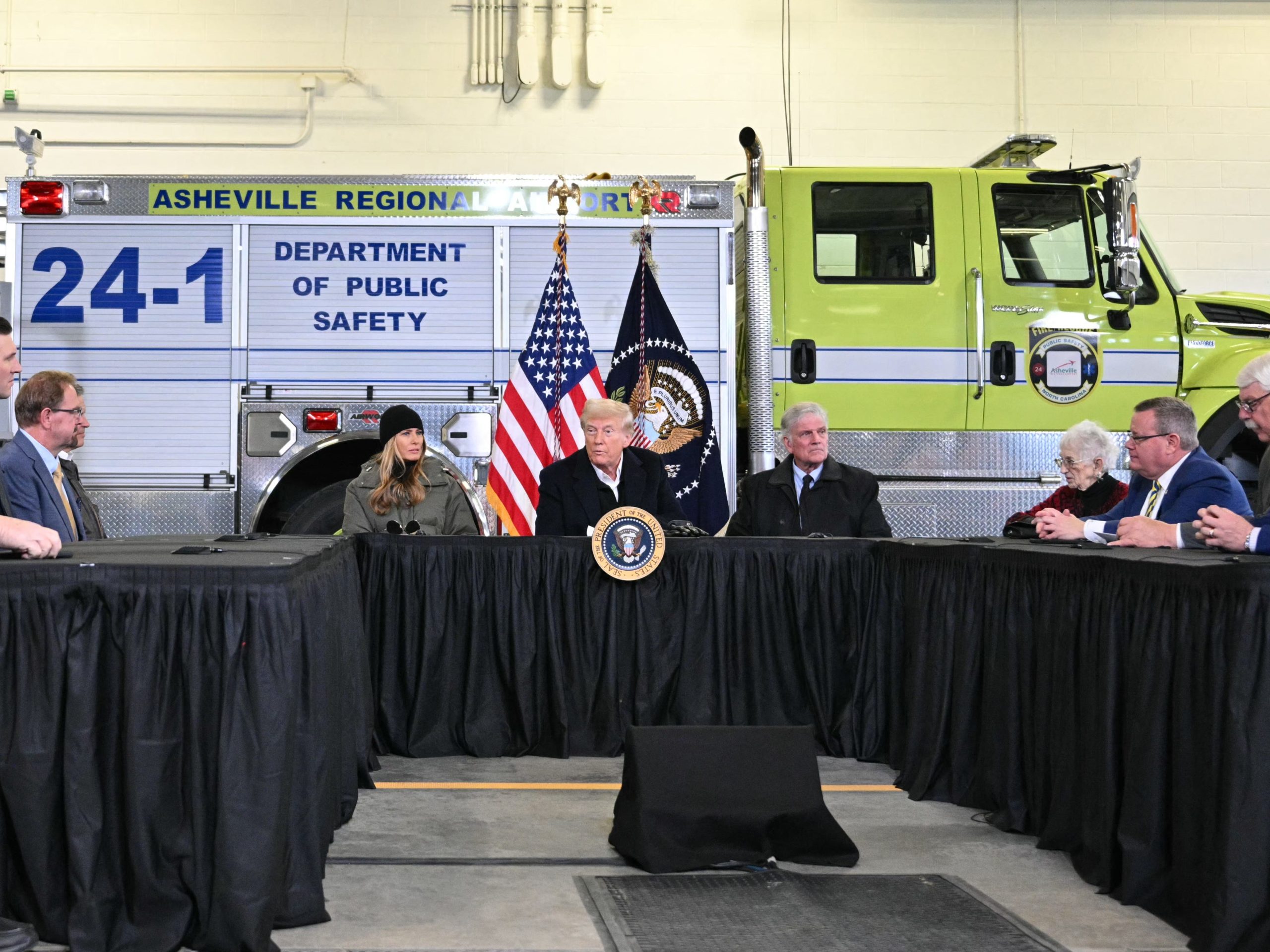 trump-mengancam-untuk-membatalkan-fema,-menyebut-agen-darurat-sebagai-‘kekecewaan-besar’