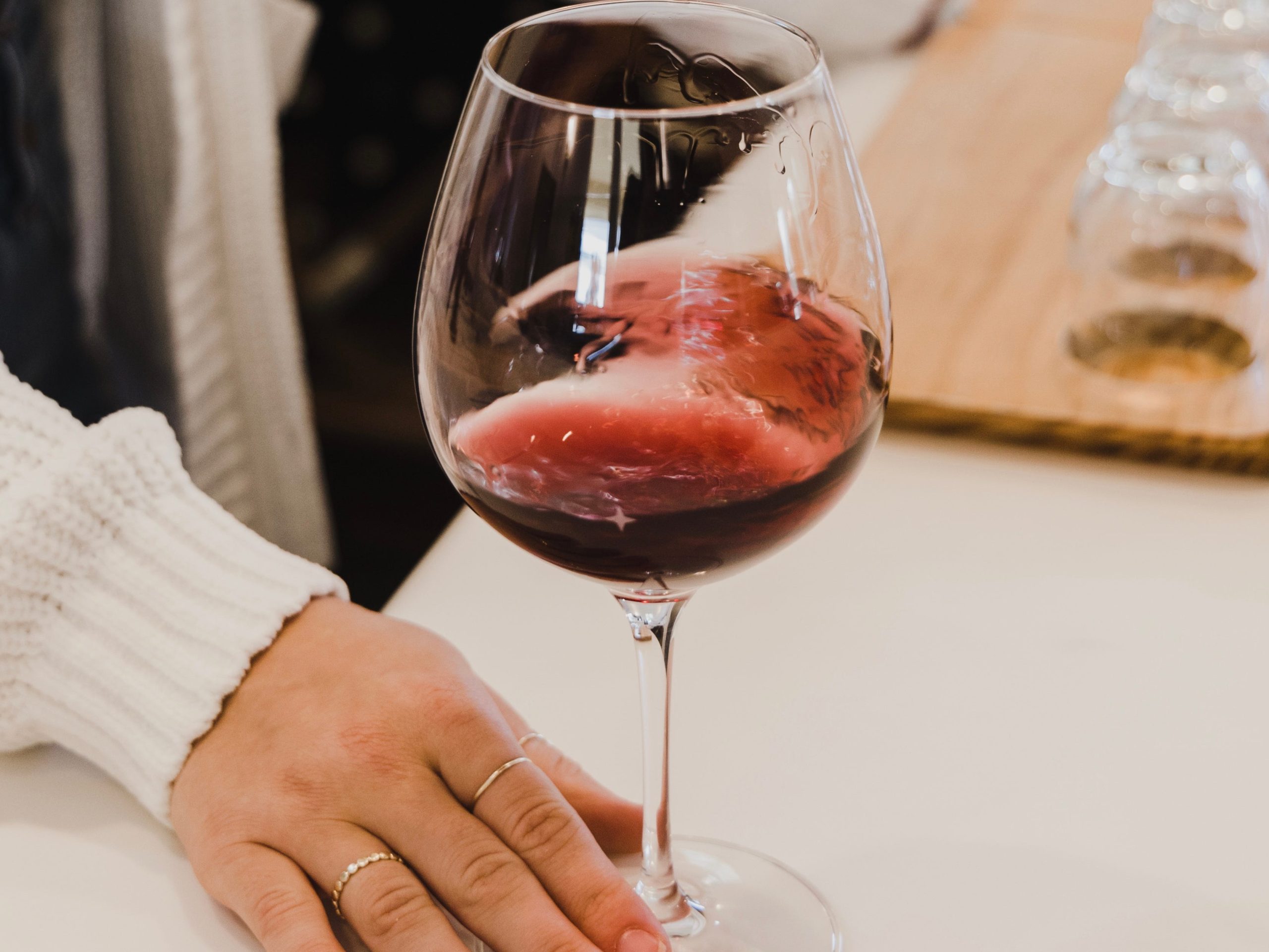 saya-seorang-server-di-sebuah-kilang-anggur-berikut-adalah-5-hal-yang-saya-harap-lebih-banyak-orang-lakukan-ketika-mereka-datang-untuk-mencicipi.