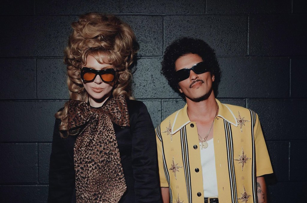 lady-gaga-&-bruno-mars-”-die-with-a-smile-‘menambahkan-minggu-keempat-di-no.-1-di-billboard-hot-100
