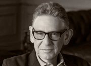 CEO UMG Lucian Grainge Janji Dukungan untuk LA Wildfire Corsics in Staff Note
