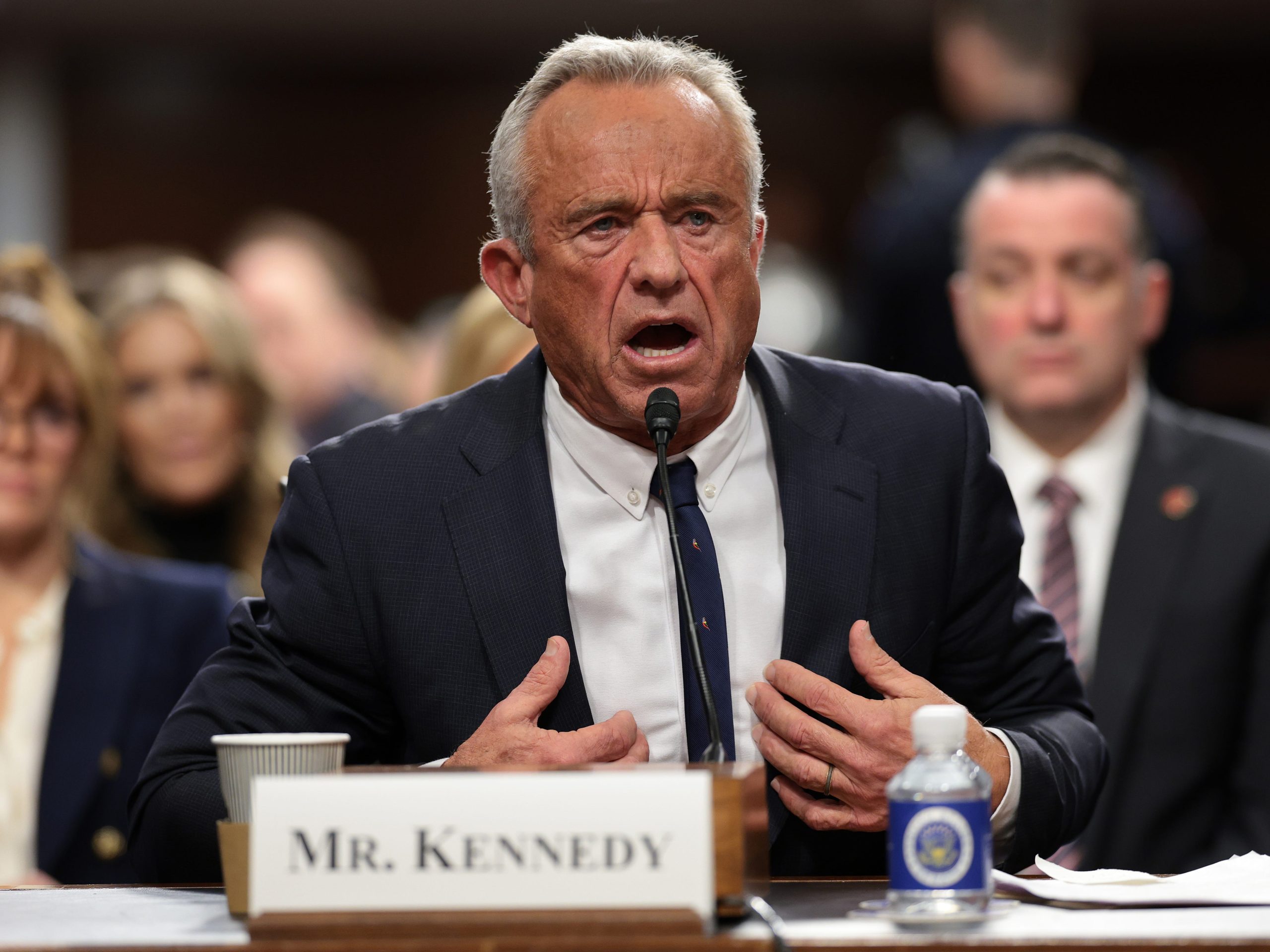 mengapa-suara-rfk-jr.-raspy?-dia-memiliki-gangguan-neurologis-yang-disebut-disfonia-spasmodik