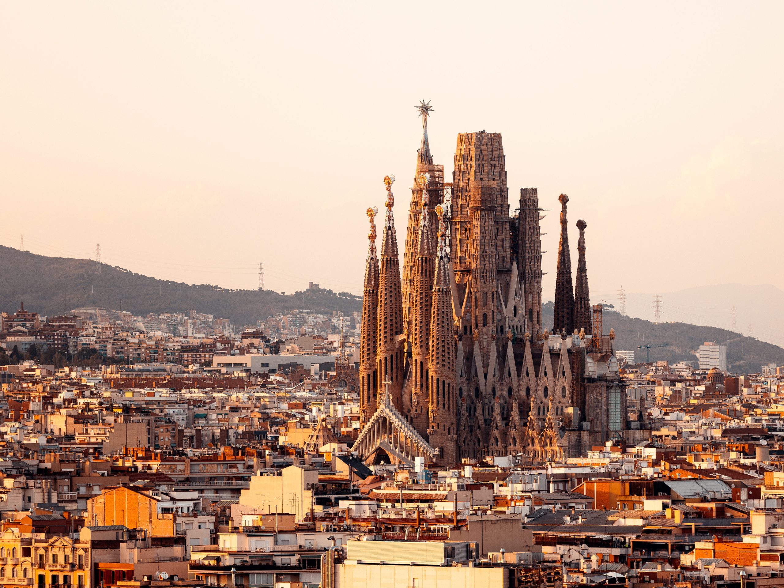 saya-sudah-tinggal-di-barcelona-selama-bertahun-tahun-berikut-adalah-6-hal-yang-harus-dilewati-oleh-wisatawan-&-mdash;-dan-apa-yang-harus-mereka-lakukan-sebagai-gantinya.