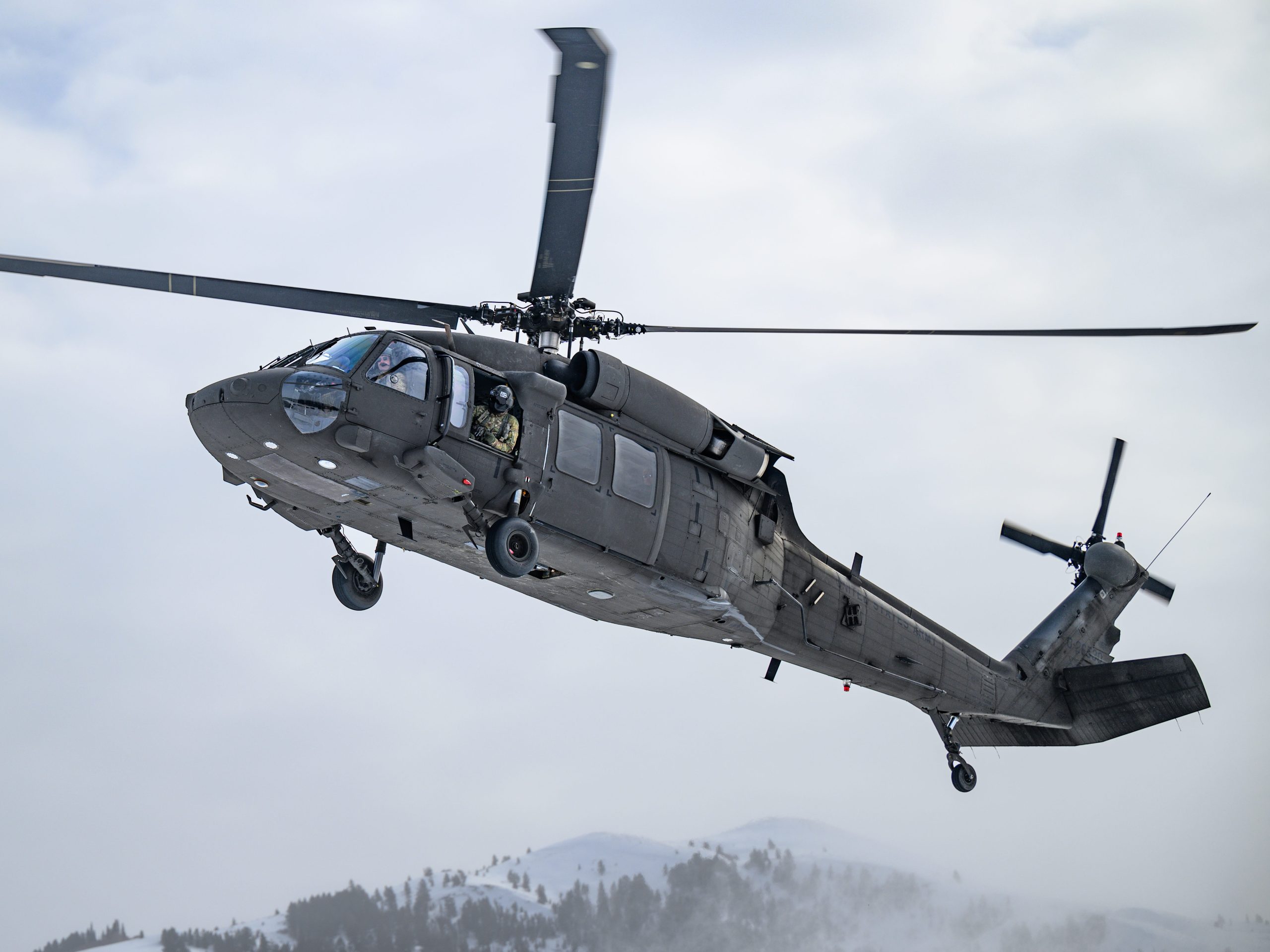 apa-itu-black-hawk,-helikopter-yang-terlibat-dalam-kecelakaan-american-airlines-yang-mematikan?