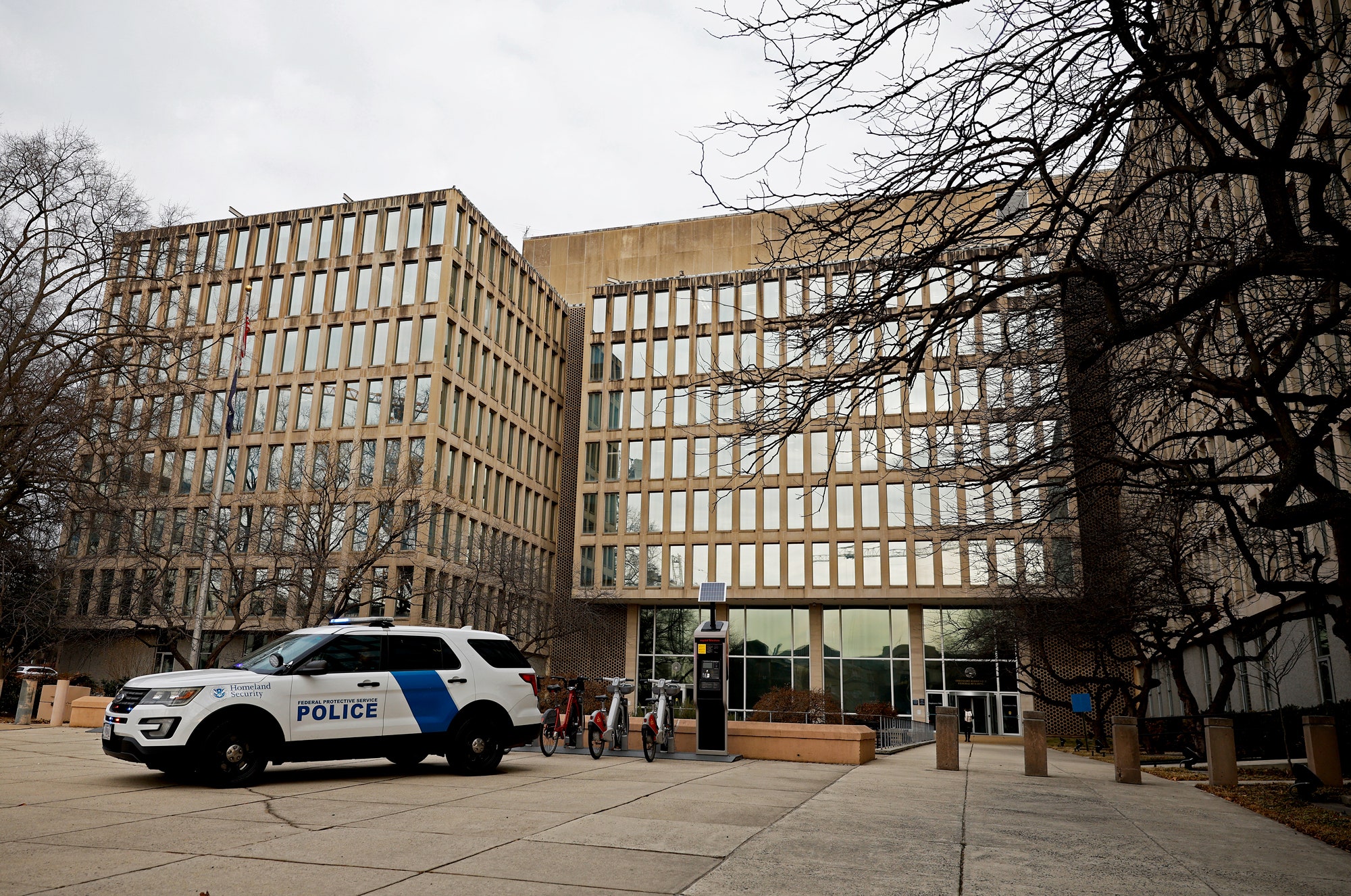 pekerja-federal-menuntut-untuk-memutuskan-server-doge