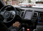 CEO Uber mengatakan membuat arus utama taksi self-driving akan ‘mengambil jalan, jauh lebih lama’