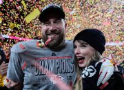 Trump memuji pacar Taylor Swift Travis Kelce sebelum menghadiri Super Bowl