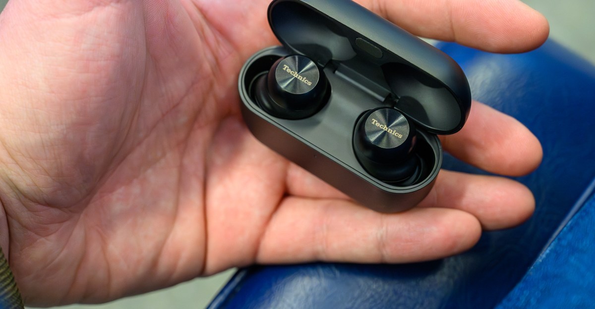 technics-az100-earbuds-review:-audiophiles-and-multitaskers-unite