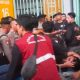 belasan-suporter-terluka-imbas-kericuhan-di-laga-persija-vs-persib