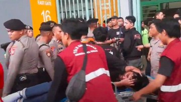 belasan-suporter-terluka-imbas-kericuhan-di-laga-persija-vs-persib