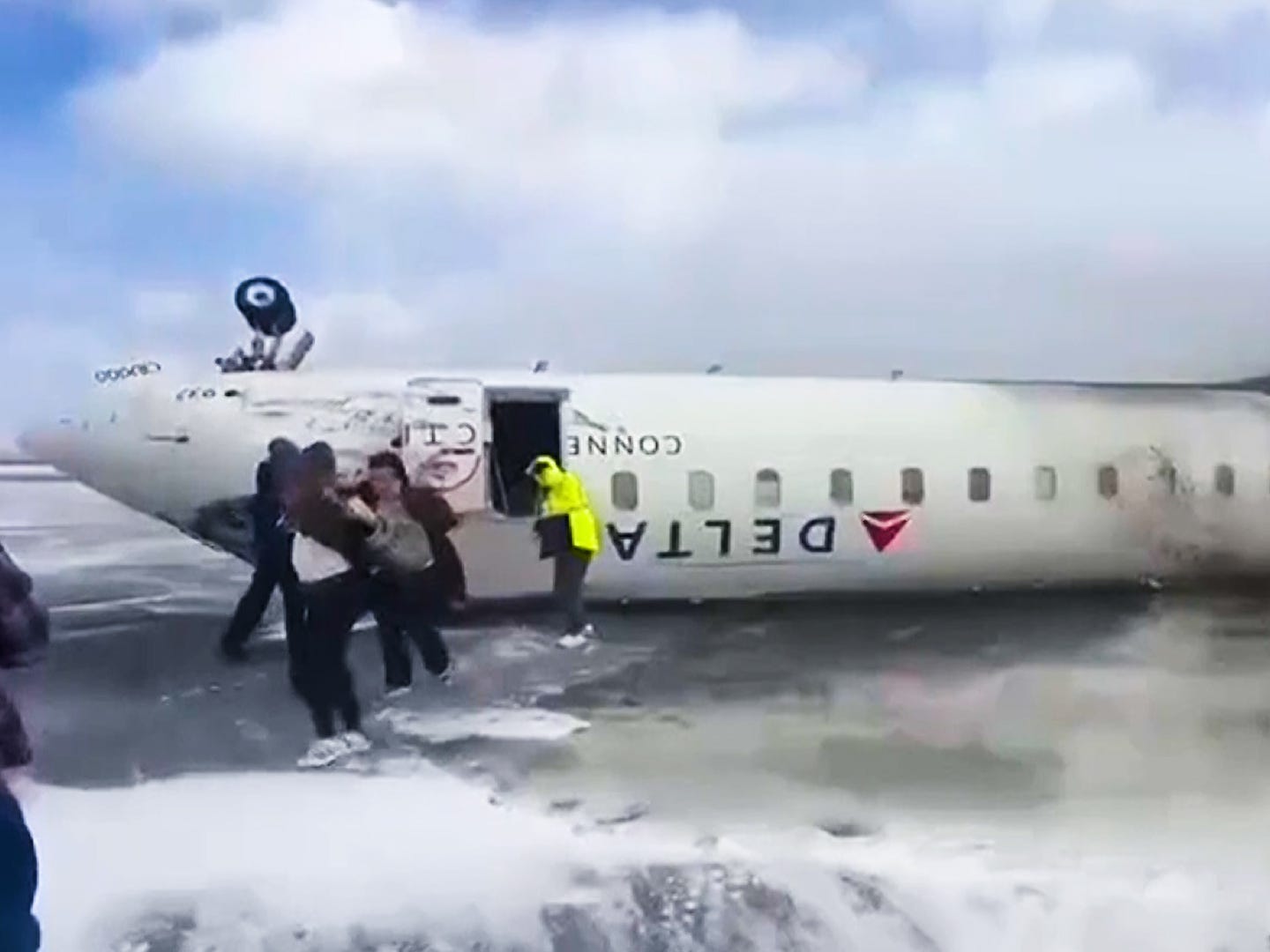 pensiunan-pilot-menjelaskan-bagaimana-semua-orang-selamat-dari-kecelakaan-toronto