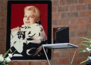 Paquita la del Barrio dihormati dengan upeti mariachi di perpisahan kota meksiko