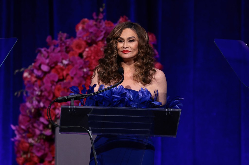tina-knowles-menjual-salinan-bertanda-memoar-baru-‘matriark’-online:-inilah-cara-mendapatkan-satu