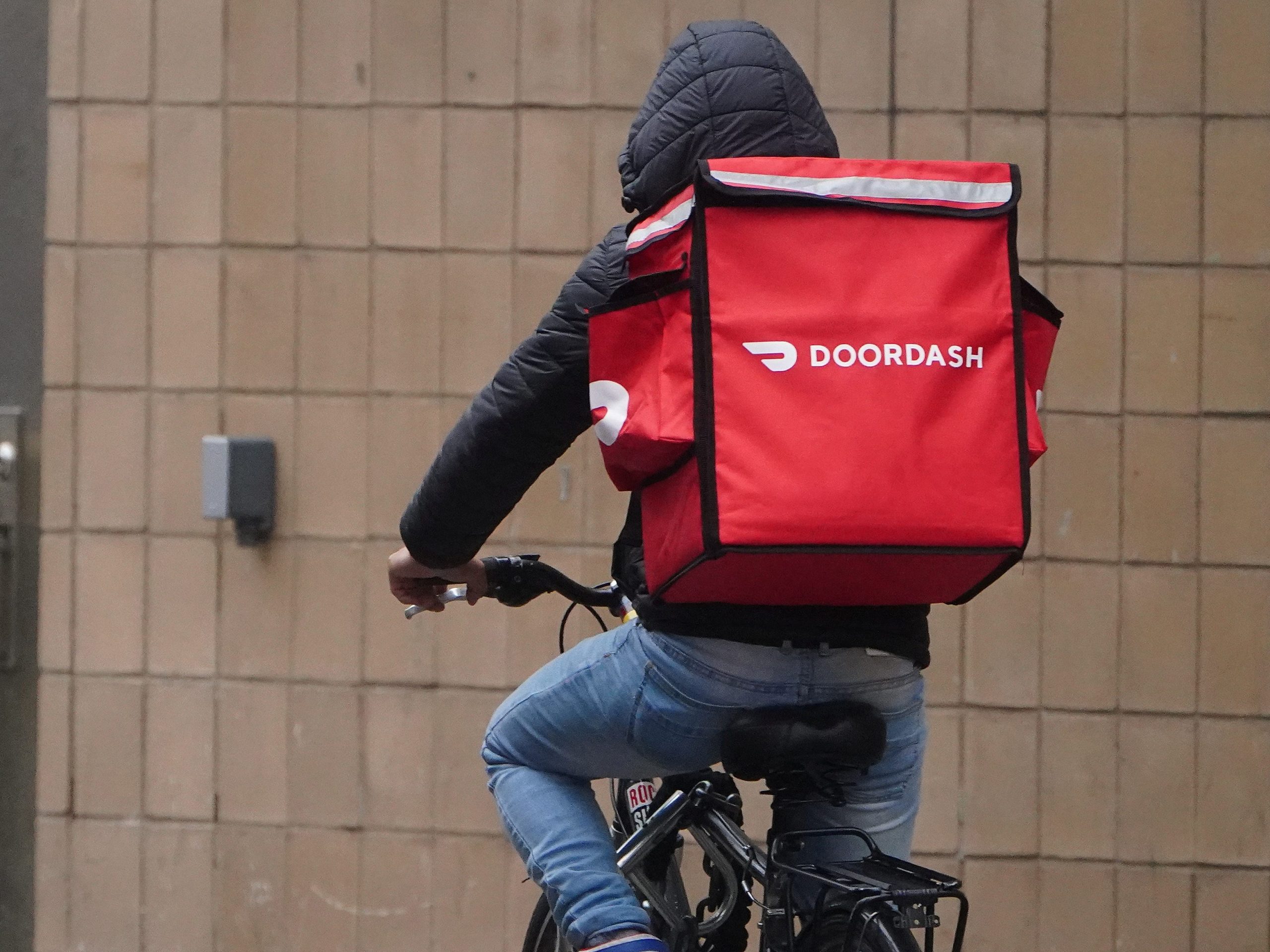 lebih-dari-60.000-pekerja-pengiriman-doordash-akan-membagikan-penyelesaian-perusahaan-senilai-$-16,75-juta,-new-york-ag-mengatakan