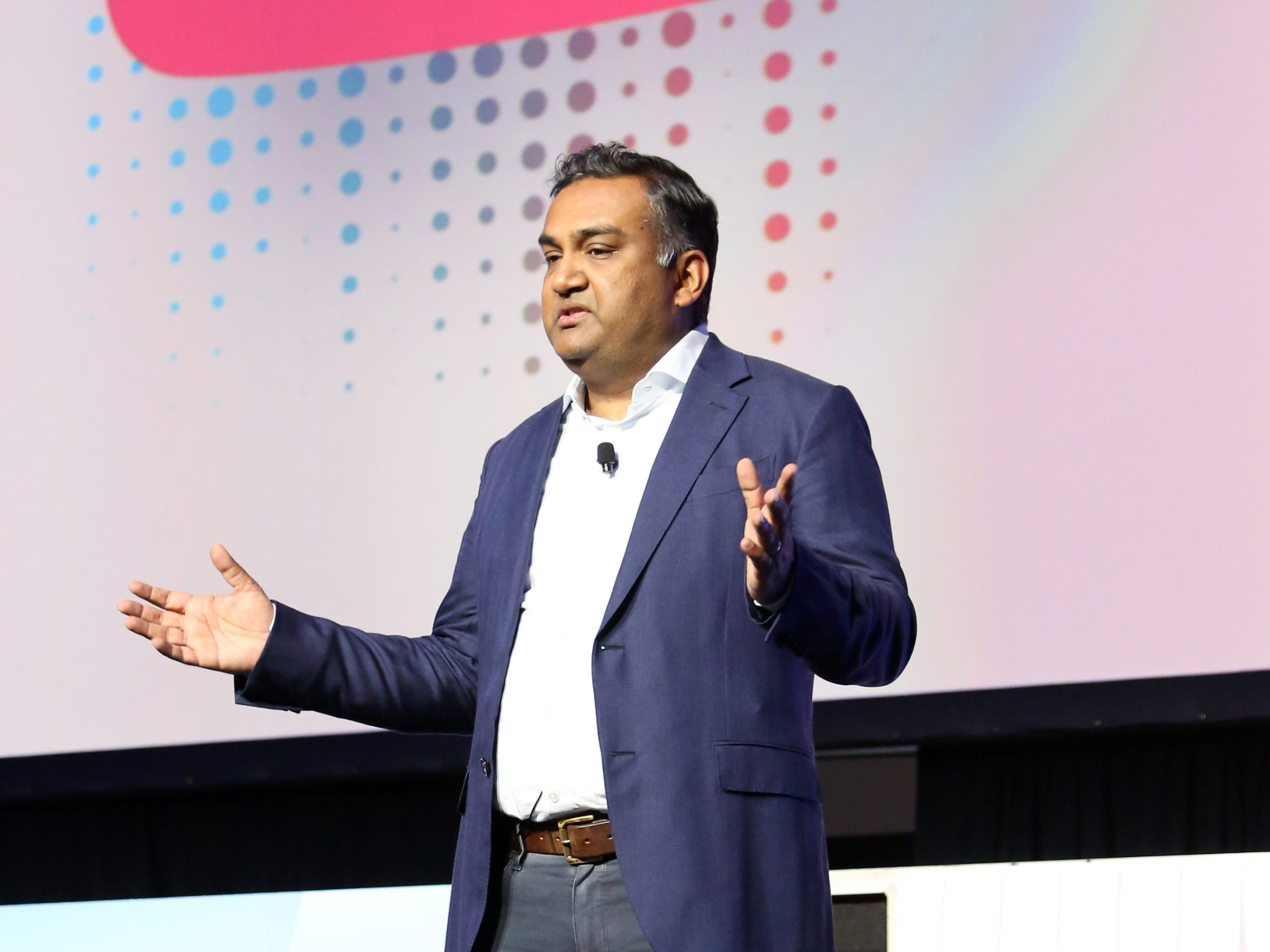 youtube-mengguncang-bagaimana-menempatkan-iklan-dalam-video-dan-mengatakan-itu-bisa-membantu-pencipta-mendapatkan-lebih-banyak-uang