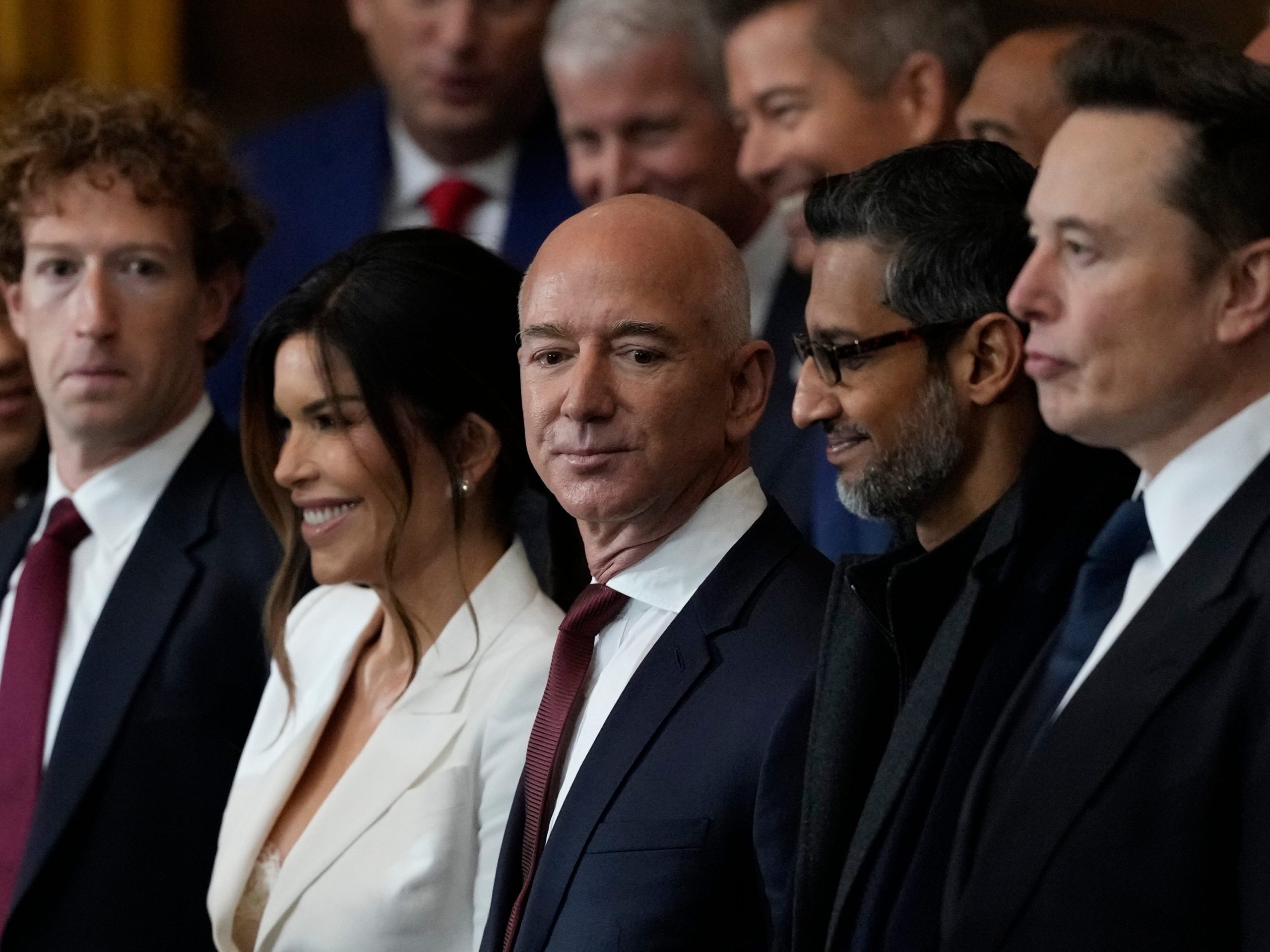 pergerakan-washington-post-jeff-bezos-mungkin-menyenangkan-trump-&-mdash;-tapi-mereka-menghabiskan-uangnya