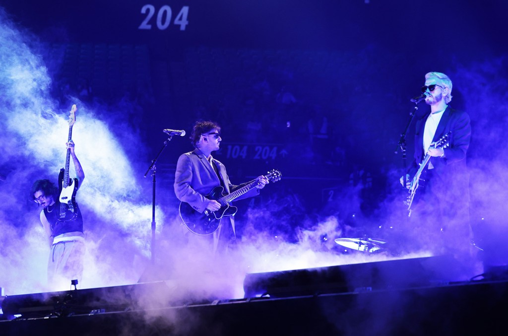 how-to-watch-morat-&-sebastian-yatra-dino-live-tonight-at-vina-del-mar-2025