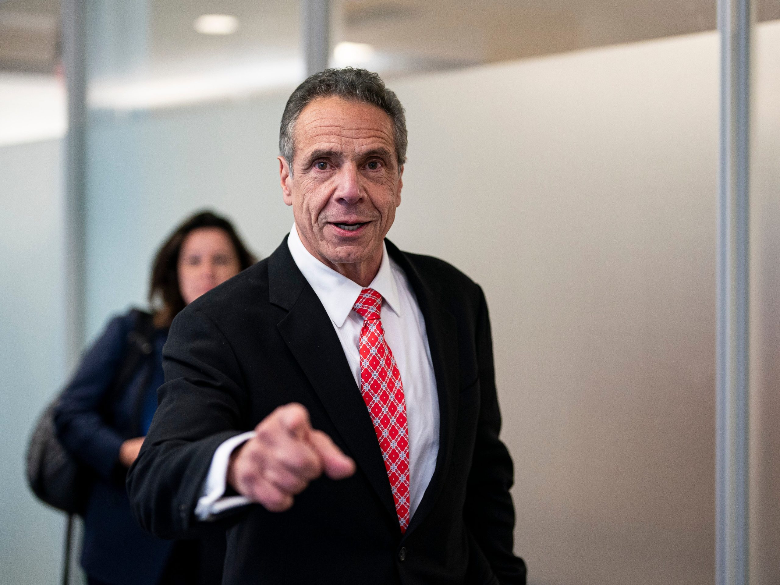 mantan-gubernur-new-york-andrew-cuomo-menantang-eric-adams-dalam-tawaran-untuk-walikota-nyc