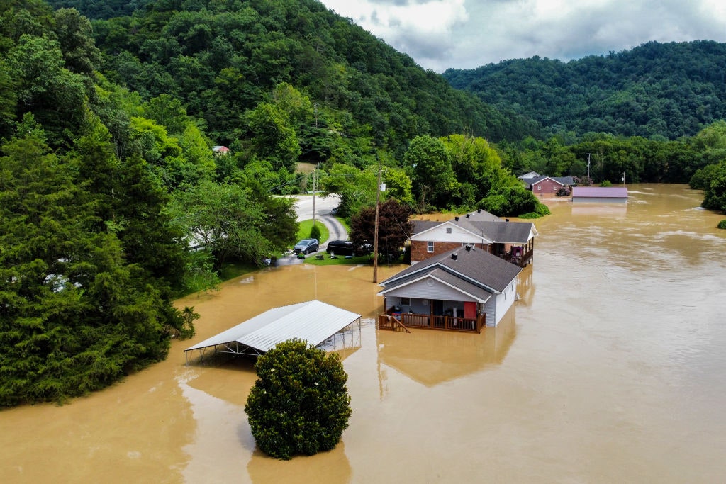appalachian-terperangkap-dalam-siklus-banjir-dan-pembangunan-kembali-yang-menghancurkan