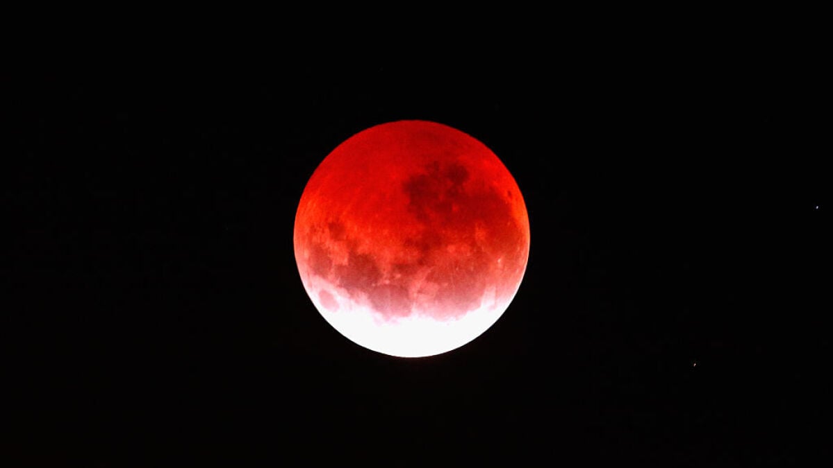 alasan-yang-sangat-baik-untuk-tidak-melewatkan-eclipse-lunar-total-yang-akan-segera-terjadi