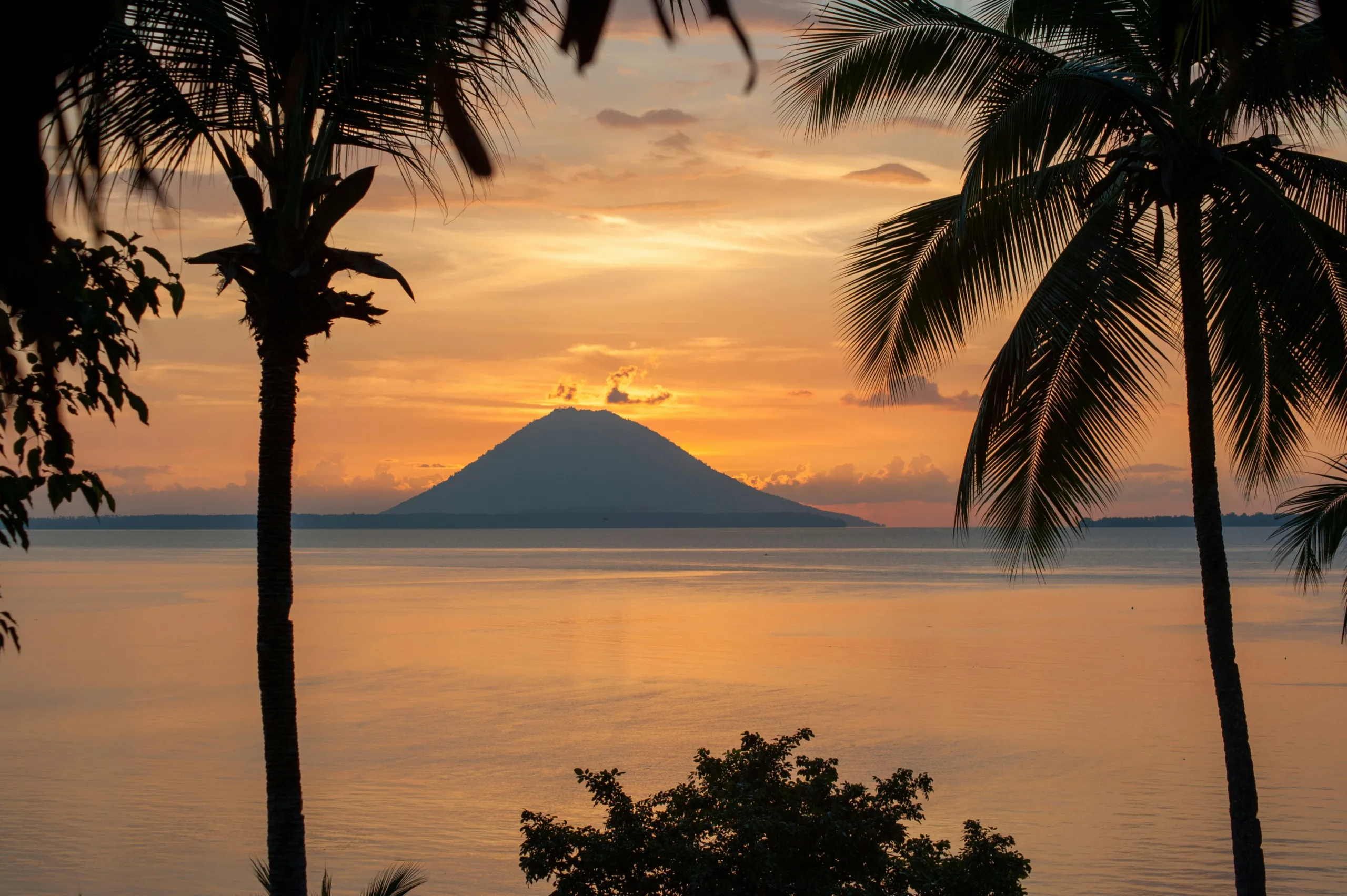 bunaken-national-marine-park:-indonesia’s-underwater-paradise