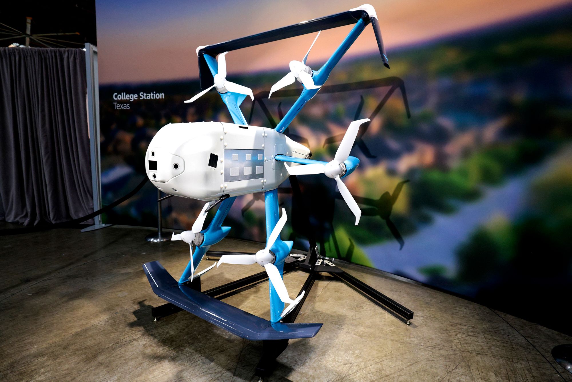 drone-pengiriman-amazon-dibumikan.-burung-dan-anjing-di-kota-texas-ini-bersyukur