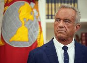 RFK Jr. mengatakan vitamin A dapat membantu mengobati campak. Inilah yang dipikirkan dokter.