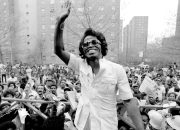 James Brown Charts First New Hit in tahun berkat sampel di ‘Bad’ 310Babii’s ‘Bad’