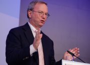 Mantan CEO GOOGLE Eric Schmidt mengatakan AI ‘Proyek Manhattan’ adalah ide yang buruk
