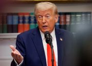 Trump mengeluarkan dirinya dari drama yang menghubungkan siang hari