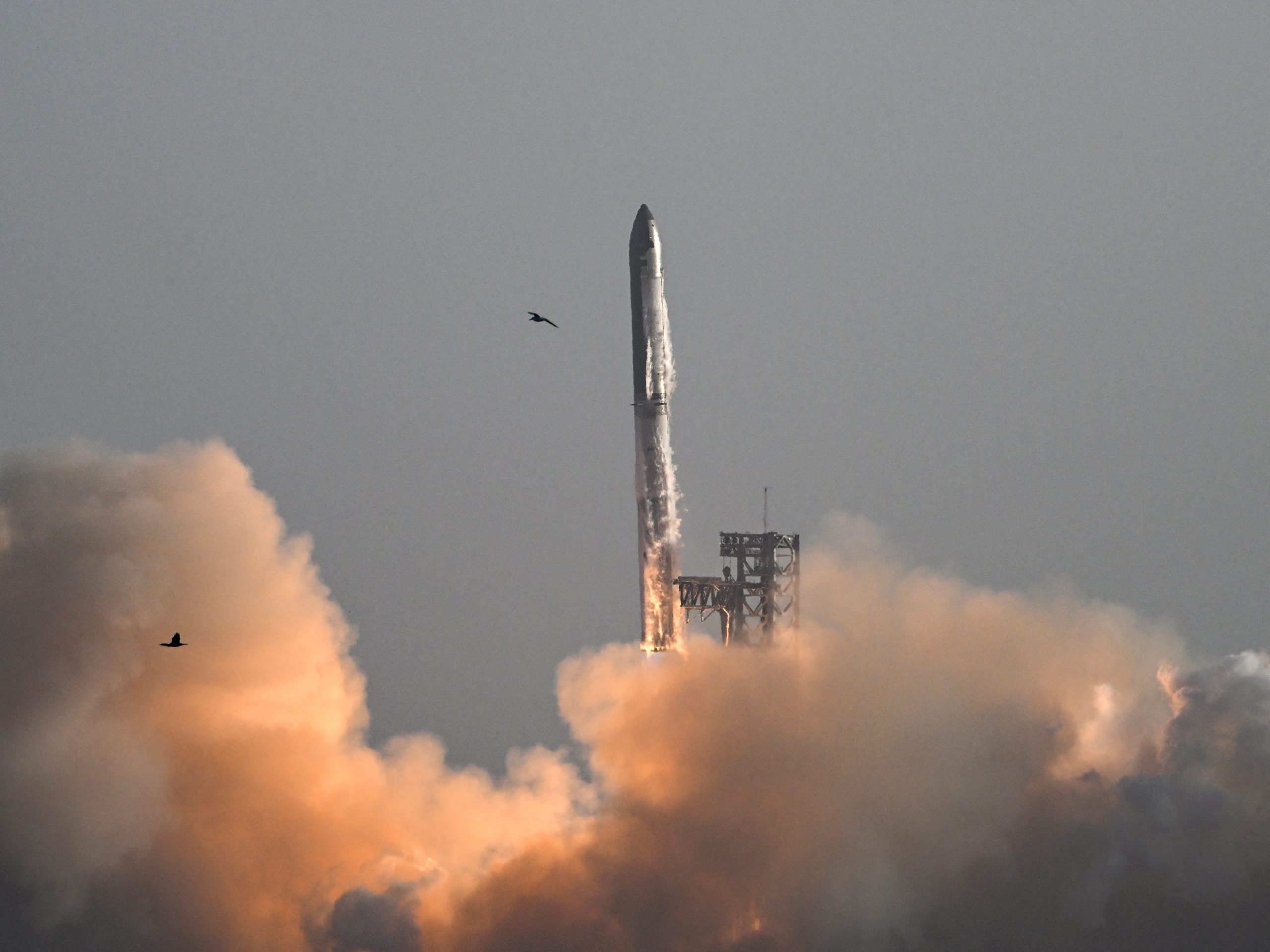 starship-spacex-kehilangan-kendali-dan-meledak