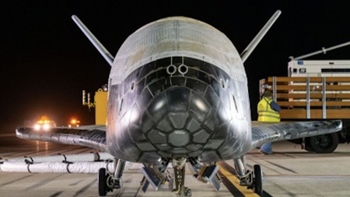 spaceplane-as-yang-misterius-kembali-ke-bumi,-dan-space-force-mengambil-foto
