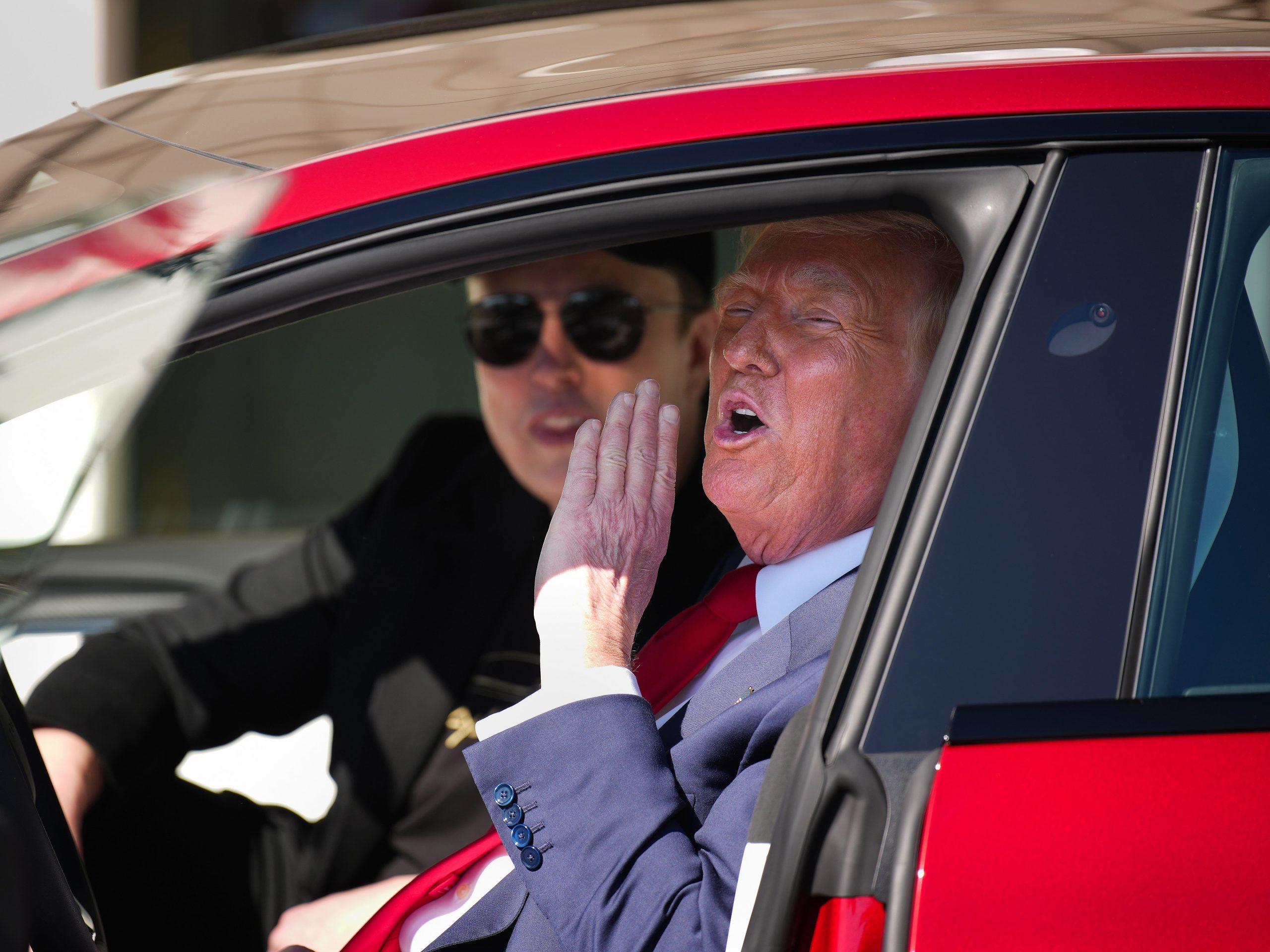 donald-trump-mengulas-tesla-model-s:-‘everything’s-computer’